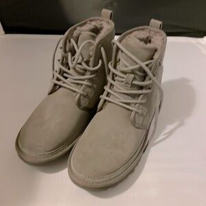 Ugg brand new Men’s Harkley charcoal size 7
